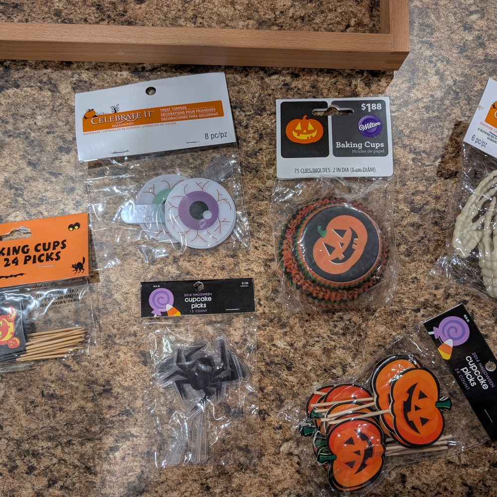 Brand New Celebratev It Halloween Party Supplies  Decorating Set